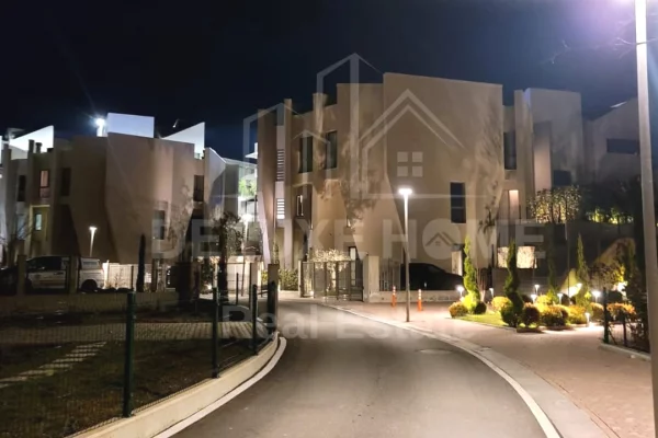 Villa di lusso in affitto a Tirana 2+1, Arredato