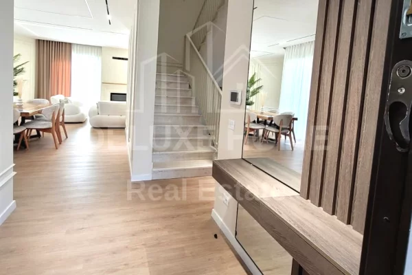 Villa di lusso in affitto a Tirana 2+1, Arredato