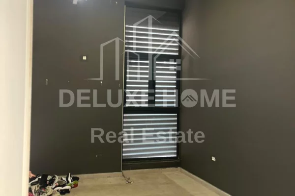  Dyqan me Qira – Rruga Barrikadave