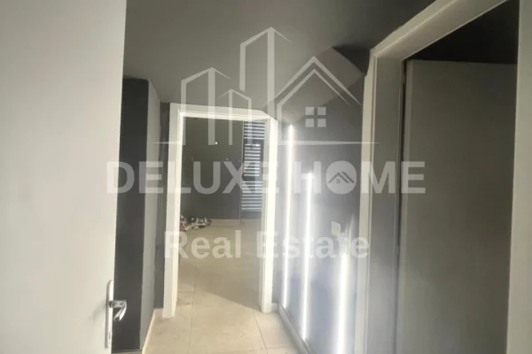  Dyqan me Qira – Rruga Barrikadave