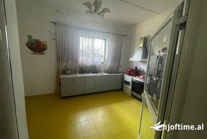 Ambient biznesi me qera 1+1 ne Tirane - 1,000 Euro