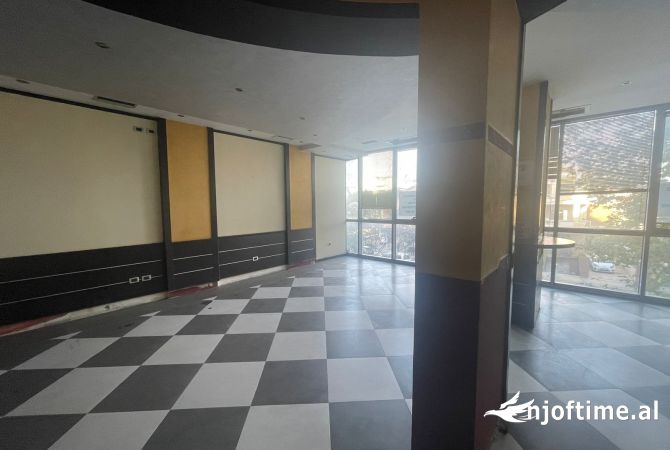 Ambient biznesi me qera 1+1 ne Tirane - 700 Euro