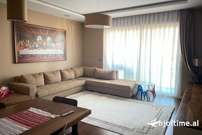 Shtepi me qera 2+1 ne Tirane - 2,500 Euro