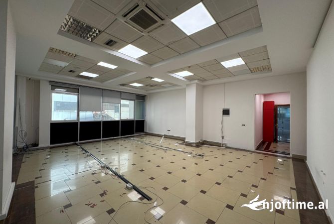 Ambient biznesi me qera 1+1 ne Tirane - 800 Euro