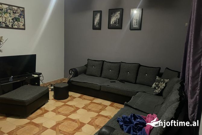 Shtepi me qera 2+1 ne Tirane - 300 Euro