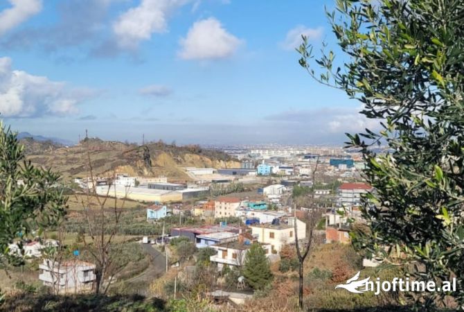 Truall ose Toke  ne Tirane - 30,000 Euro