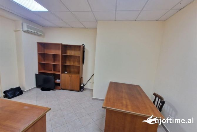 Ambient biznesi me qera 3+1 ne Durres - 200 Euro