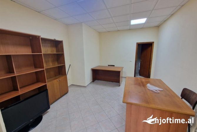 Ambient biznesi me qera 3+1 ne Durres - 200 Euro