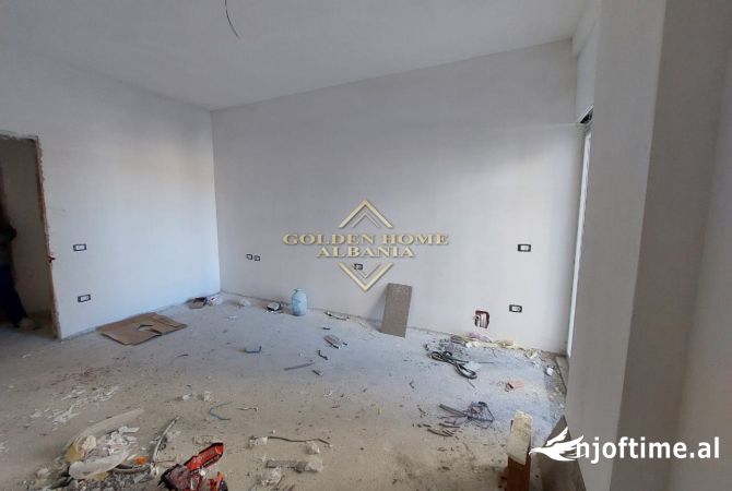 Shtepi ne shitje Apartament ne Tirane, 2+1, Mobilimi Bosh, pa mobiluar, Pagesa 172,017  Euro.