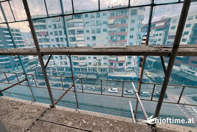 Shtepi ne shitje Apartament ne Tirane, 2+1, Mobilimi Bosh, pa mobiluar, Pagesa 128,700  Euro.