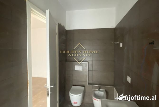 Shtepi ne shitje Apartament ne Tirane, 2+1, Mobilimi Bosh, pa mobiluar, Pagesa 1,766,400  Euro.