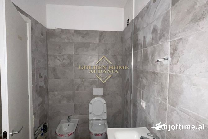 Shtepi ne shitje Apartament ne Tirane, 2+1, Mobilimi Bosh, pa mobiluar, Pagesa 1,766,400  Euro.