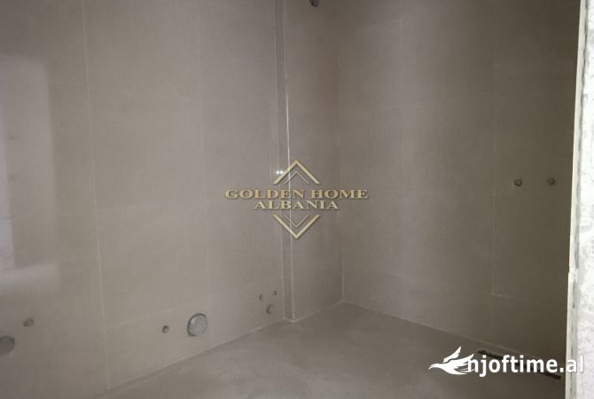 Shtepi ne shitje Apartament ne Tirane, 2+1, Mobilimi Bosh, pa mobiluar, Pagesa 185,500  Euro.