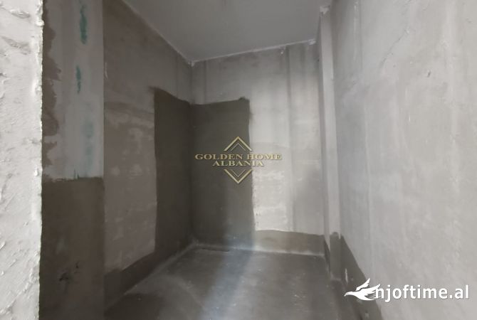 Shtepi ne shitje Apartament ne Tirane, 2+1, Mobilimi Bosh, pa mobiluar, Pagesa 185,500  Euro.