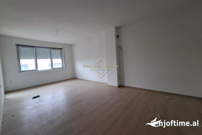 Shtepi ne shitje Apartament ne Tirane, 2+1, Mobilimi Bosh, pa mobiluar, Pagesa 93,000  Euro.