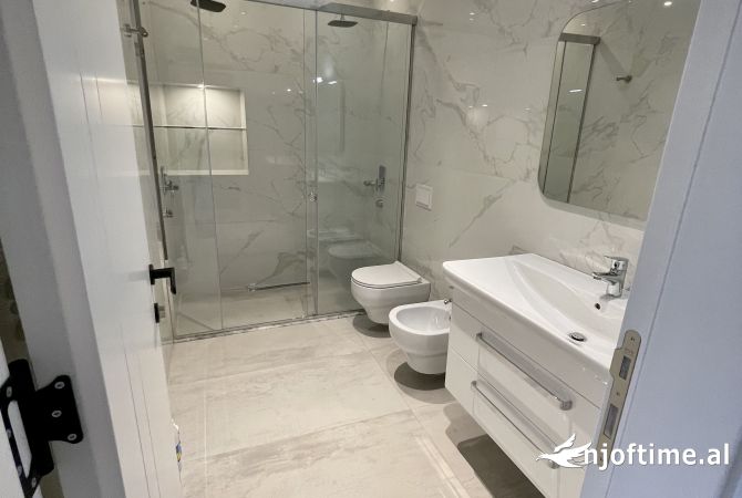 Shtepi me qera 3+1 ne Tirane - 3,000 Euro