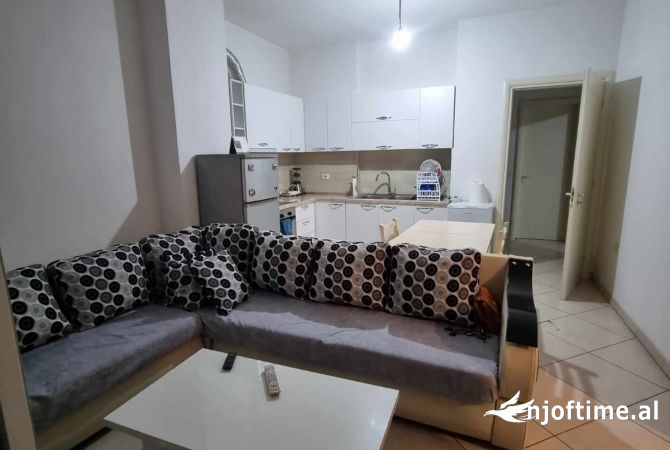 Shtepi me qera 2+1 ne Tirane - 10,000 Leke