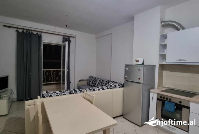 Shtepi me qera 2+1 ne Tirane - 10,000 Leke