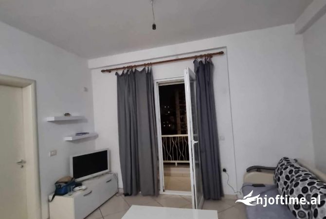 Shtepi me qera 2+1 ne Tirane - 10,000 Leke