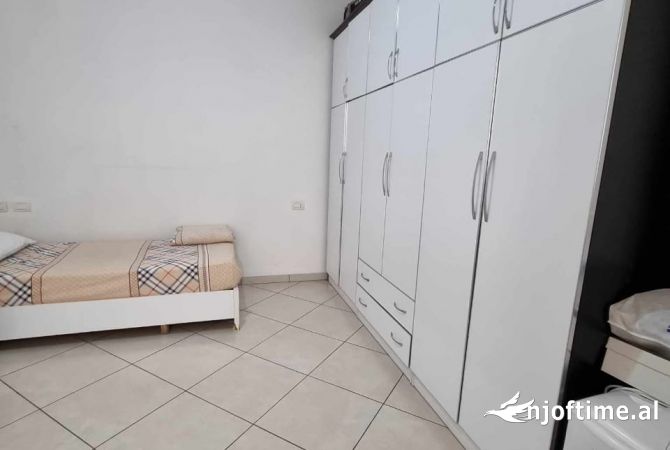 Shtepi me qera Apartament ne Tirane, 2+1, Mobilimi E mobiluar, Pagesa 10,000  Leke.