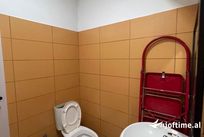 Ambient biznesi me qera 2+1 ne Tirane - 700 Euro