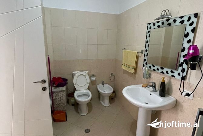 Shtepi ne shitje Apartament ne Tirane, 2+1, Mobilimi E mobiluar, Pagesa 110,000  Euro.