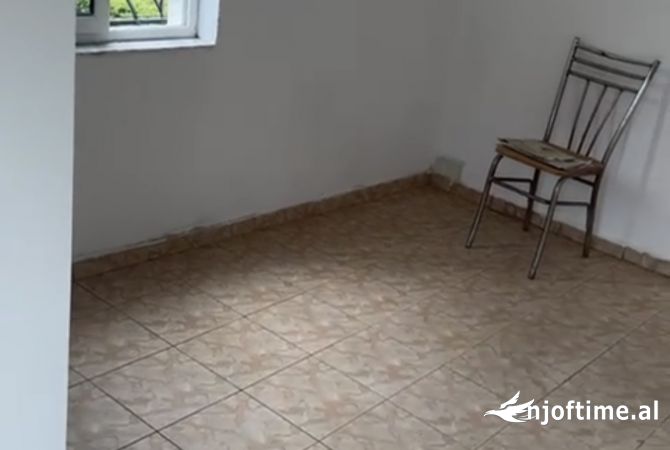 Ambient biznesi me qera 1+1 ne Tirane - 15,000 Leke