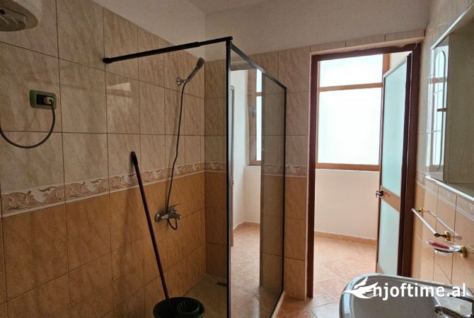 Shtepi me qera Apartament ne Tirane, 2+1, Mobilimi E mobiluar, Pagesa 45,000  Leke.