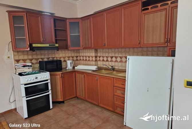 Shtepi me qera Apartament ne Tirane, 2+1, Mobilimi E mobiluar, Pagesa 45,000  Leke.