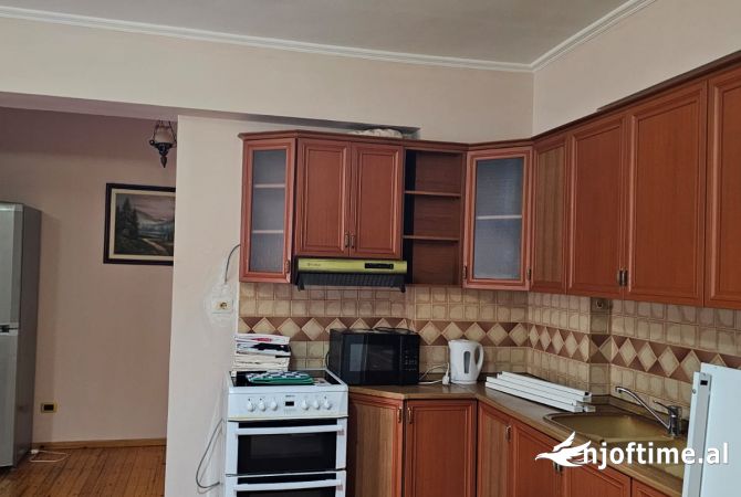 Shtepi me qera Apartament ne Tirane, 2+1, Mobilimi E mobiluar, Pagesa 45,000  Leke.