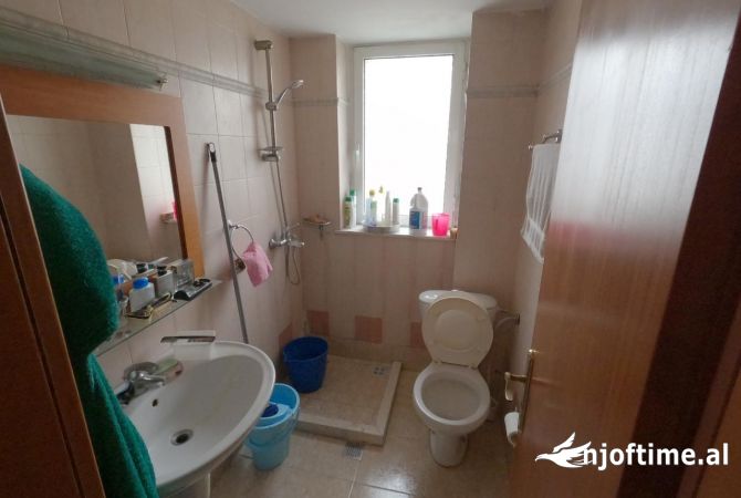 Shtepi me qera Apartament ne Tirane, 1+1, Mobilimi E mobiluar, Pagesa 50,000  Leke.