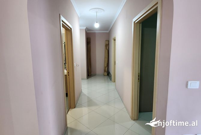 Shtepi me qera Apartament ne Tirane, 2+1, Mobilimi E mobiluar, Pagesa 500  Euro.