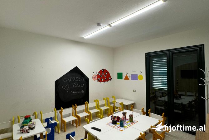 Ambient biznesi me qera 3+1 ne Tirane - 1,000 Euro