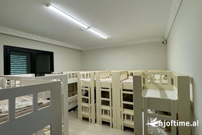 Ambient biznesi me qera 3+1 ne Tirane - 1,000 Euro