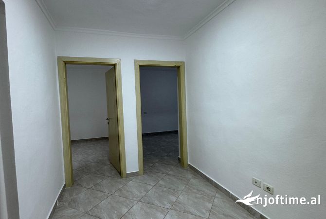 Shtepi ne shitje Apartament ne Tirane, 1+1, Mobilimi Bosh, pa mobiluar, Pagesa 88,000  Euro.