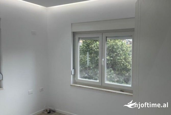 Shtepi me qera Apartament ne Tirane, 2+1, Mobilimi Pjeserisht e mobiluar, Pagesa 800  Euro.