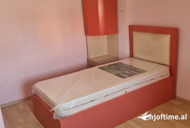 Shtepi me qera Apartament ne Tirane, 2+1, Mobilimi E mobiluar, Pagesa 700  Euro.