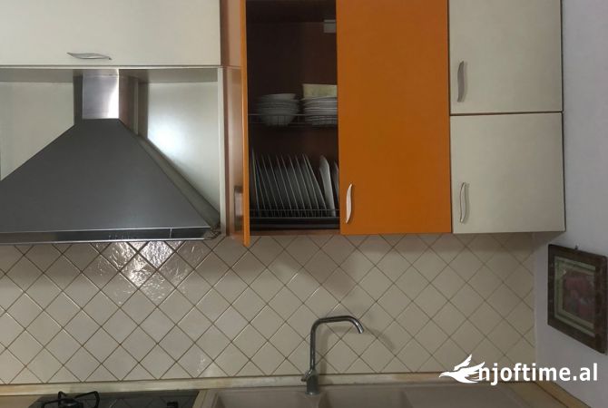 Shtepi me qera 2+1 ne Tirane - 700 Euro