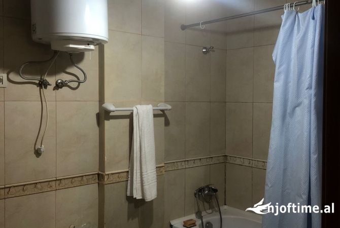 Shtepi me qera Apartament ne Tirane, 2+1, Mobilimi E mobiluar, Pagesa 700  Euro.
