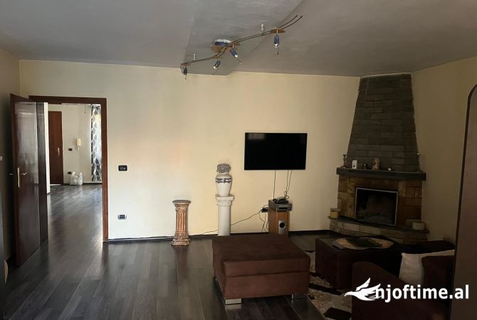 Shtepi me qera Shtepi Private ne Tirane, 3+1, Mobilimi E mobiluar, Pagesa 500  Euro.