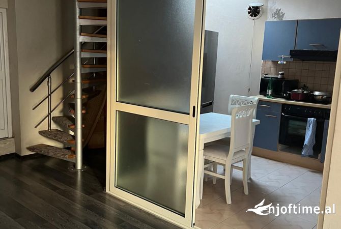 Shtepi me qera Shtepi Private ne Tirane, 3+1, Mobilimi E mobiluar, Pagesa 500  Euro.