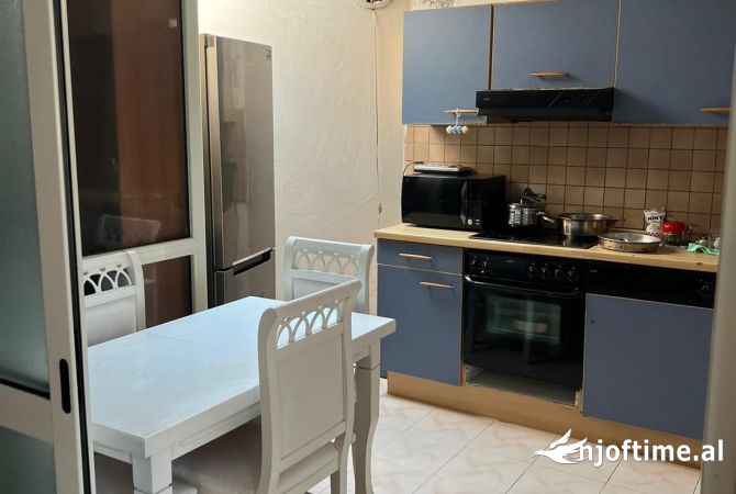 Shtepi me qera Shtepi Private ne Tirane, 3+1, Mobilimi E mobiluar, Pagesa 500  Euro.