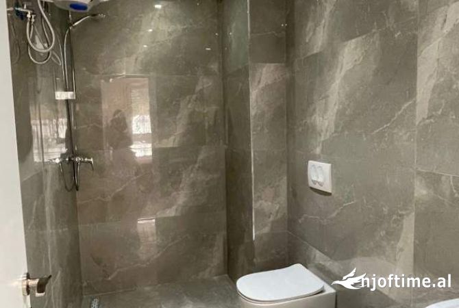 Shtepi me qera Apartament ne Tirane, 2+1, Mobilimi E mobiluar, Pagesa 703  Euro.