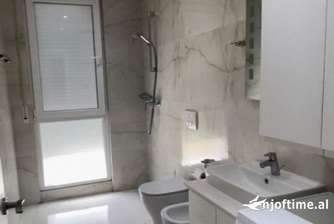 Shtepi me qera Apartament ne Tirane, 2+1, Mobilimi E mobiluar, Pagesa 703  Euro.