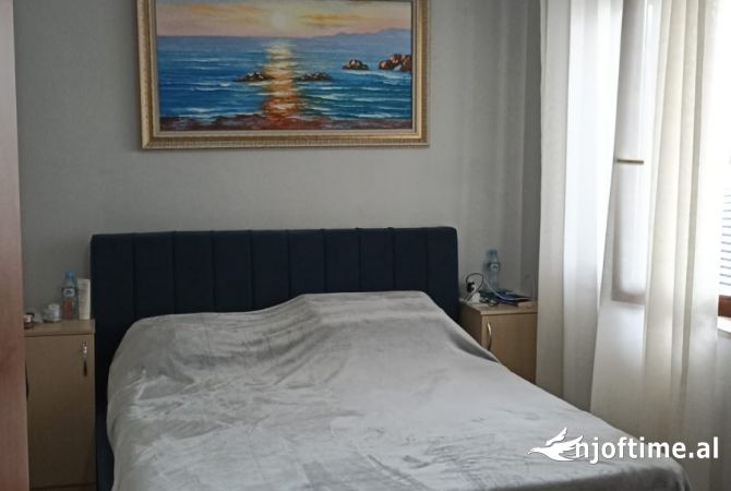 Shtepi ne shitje Apartament ne Tirane, 1+1, Mobilimi E mobiluar, Pagesa 159,000  Euro.