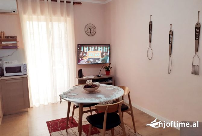 Shtepi me qera Apartament ne Tirane, 2+1, Mobilimi E mobiluar, Pagesa 699  Euro.