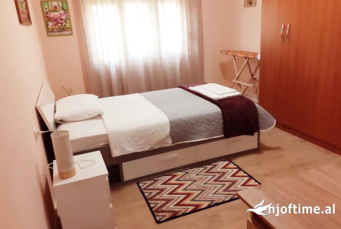 Shtepi me qera Apartament ne Tirane, 2+1, Mobilimi E mobiluar, Pagesa 699  Euro.