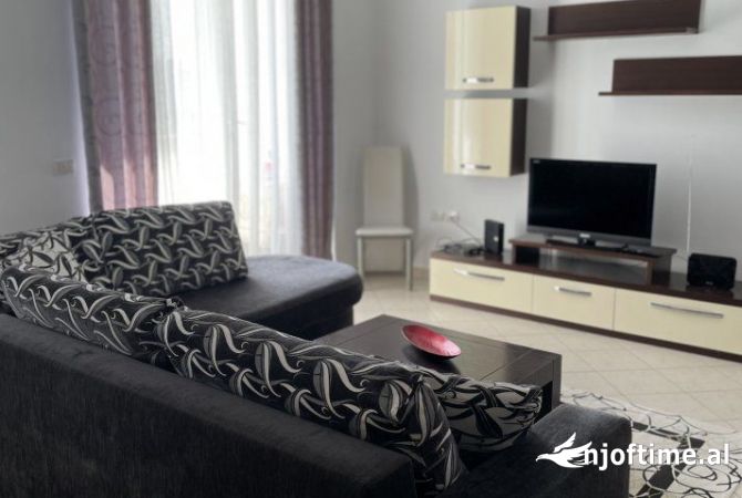 Shtepi me qera Apartament ne Tirane, 2+1, Mobilimi E mobiluar, Pagesa 499  Euro.