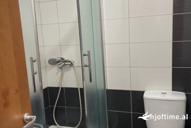 Shtepi me qera Apartament ne Tirane, 2+1, Mobilimi E mobiluar, Pagesa 499  Euro.