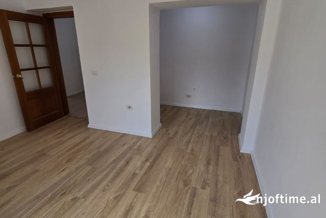 Shtepi ne shitje Apartament ne Tirane, 2+1, Mobilimi E mobiluar, Pagesa 138,000  Euro.